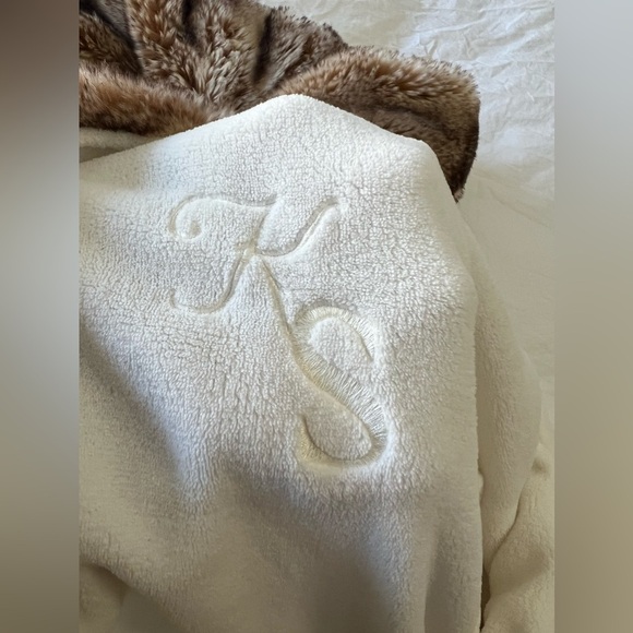 Pottery Barn | Women’s SZ M | Ivory Brown Faux Fur Trim Hooded Robe Monogram KS - Picture 4 of 13